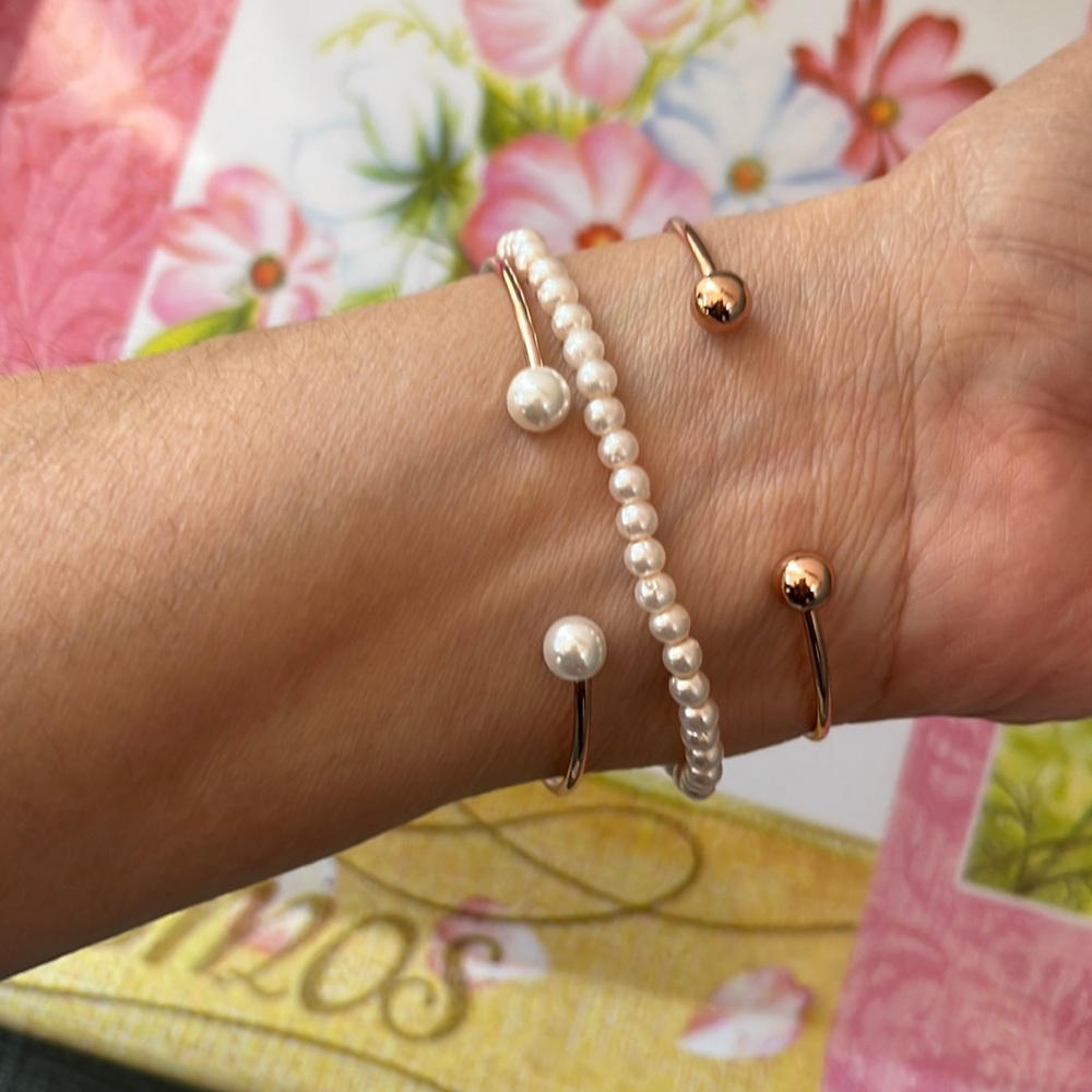 Dainty 3 piece bracelet in size small.